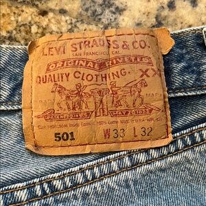 Levi's vintage 501 Classic Blue Jeans with Leather Logo Patch